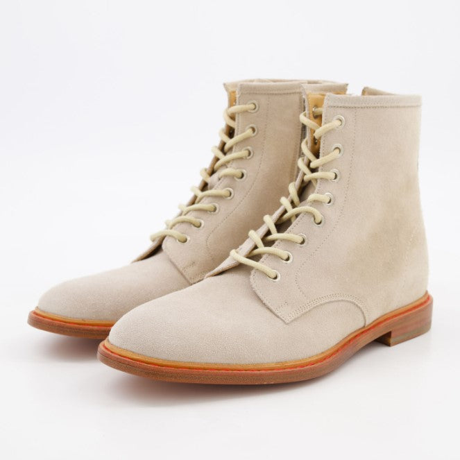 Leather vs. Suede: Choosing the Right Boot