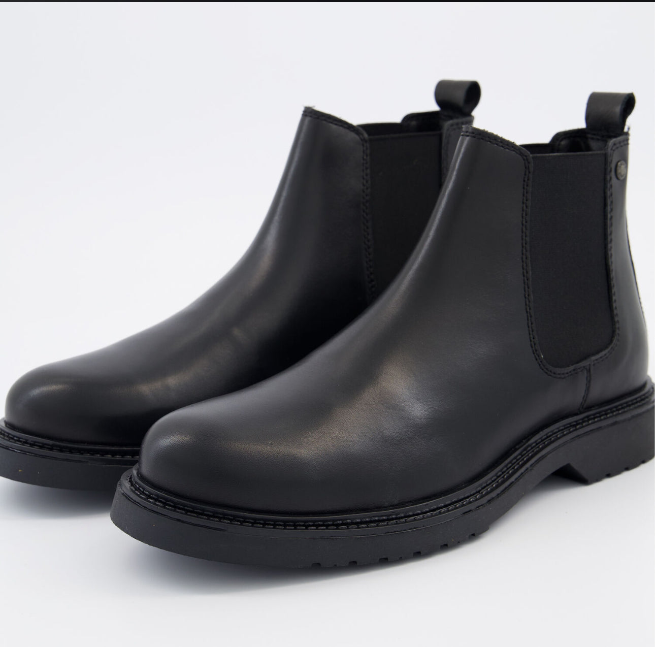 JACK & JONES Black Leather JFW Vauxhall Chelsea Boots. Effortless Sophistication, Everyday Versatility